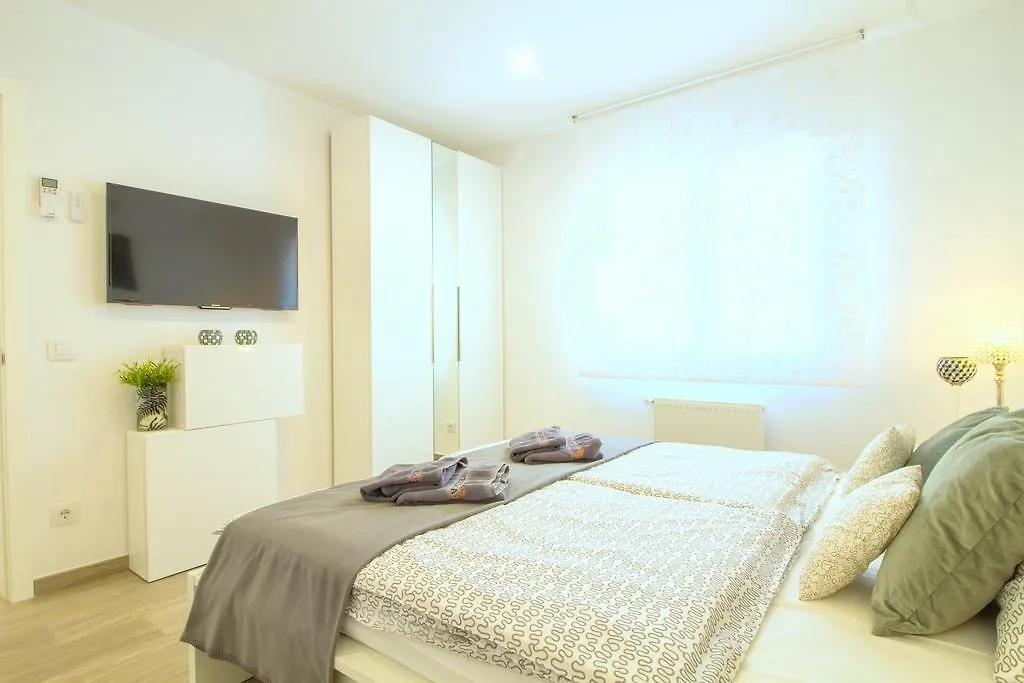 Leon Inmo Villa Palmera - 10337 إمبوريابرافا 0*,