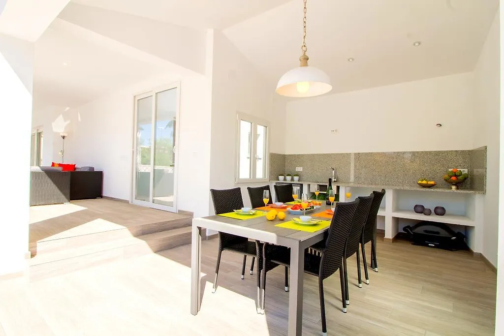 Leon Inmo Villa Palmera - 10337 إمبوريابرافا